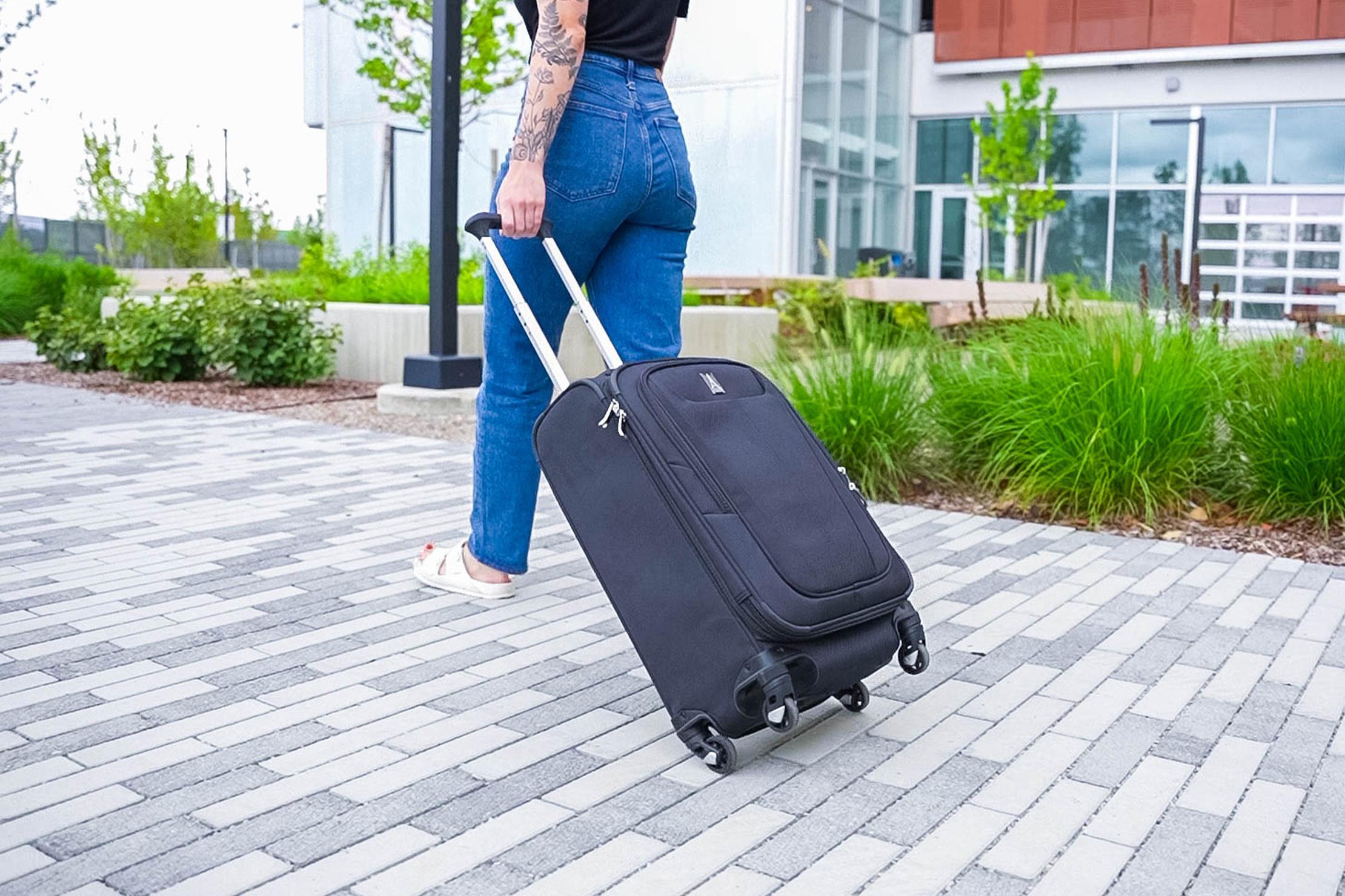 Exploring ‌the ⁢Exceptional Durability of TravelPro Maxlite 5 Compared to Heavier Options