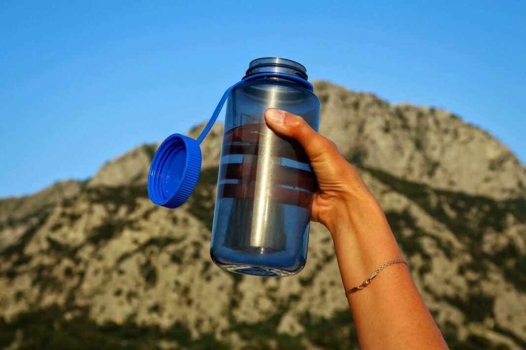 Reusable Water Bottles for International Travel: Performance in Extreme Climates